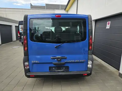 Opel Vivaro 2.5 CD TI — Monospace 9 places, diesel fiable, faible kilométrage — dashboard
