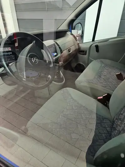 Opel Vivaro 2.5 CD TI — Monospace 9 places, diesel fiable, faible kilométrage — detail