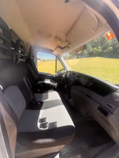 IVECO Daily 2.3 HPI 126 — Aménagement camping intégral, prêt à l'aventure — Miniature 7