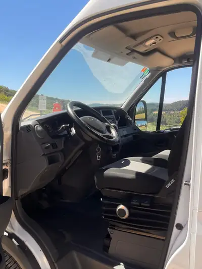 IVECO Daily 2.3 HPI 126 — Aménagement camping intégral, prêt à l'aventure — Miniature 8