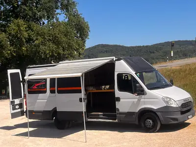 IVECO Daily 2.3 HPI 126 — Aménagement camping intégral, prêt à l'aventure — Miniature 11