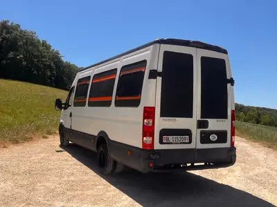 IVECO Daily 2.3 HPI 126 — Aménagement camping intégral, prêt à l'aventure — Miniature 10