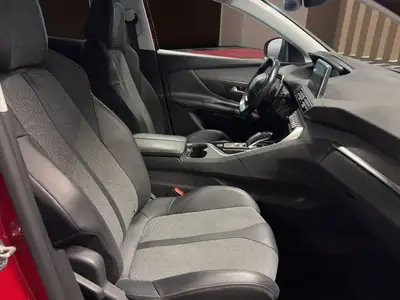 Peugeot 3008 1.2 PureTech Allure EAT — SUV compact dynamique, transmission fluide — Miniatur 8