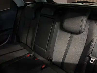 Peugeot 3008 1.2 PureTech Allure EAT — SUV compact dynamique, transmission fluide — Miniatur 9