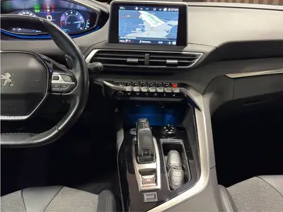 Peugeot 3008 1.2 PureTech Allure EAT — SUV compact dynamique, transmission fluide — Miniatur 15