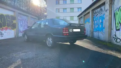 LANCIA Thema 8.32 Ferrari — Berline de prestige à motorisation V8 exceptionnelle — side view