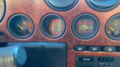 LANCIA Thema 8.32 Ferrari — Berline de prestige à motorisation V8 exceptionnelle — Thumbnail 10