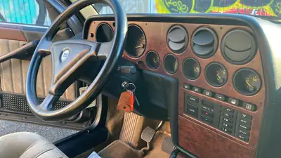 LANCIA Thema 8.32 Ferrari — Berline de prestige à motorisation V8 exceptionnelle — Thumbnail 11