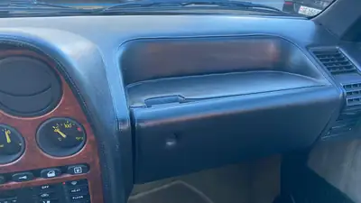 LANCIA Thema 8.32 Ferrari — Berline de prestige à motorisation V8 exceptionnelle — Thumbnail 13