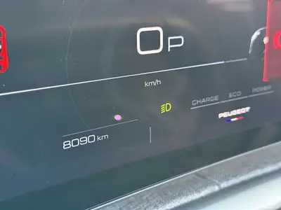 Peugeot 5008 145 Hybrid e-DCS6 GT — SUV 7 places écologique et spacieux — Miniature 11