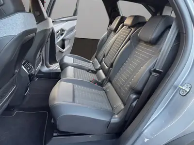 Peugeot 5008 145 Hybrid e-DCS6 GT — SUV 7 places écologique et spacieux — Miniature 13