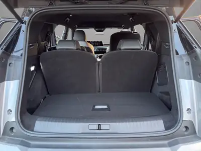 Peugeot 5008 145 Hybrid e-DCS6 GT — SUV 7 places écologique et spacieux — Miniature 21