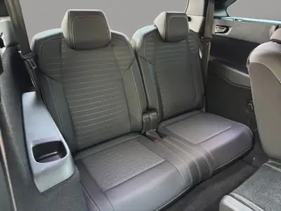Peugeot 5008 145 Hybrid e-DCS6 GT — SUV 7 places écologique et spacieux — Miniature 19