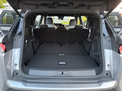 Peugeot 5008 145 Hybrid e-DCS6 GT — SUV 7 places écologique et spacieux — Miniature 23