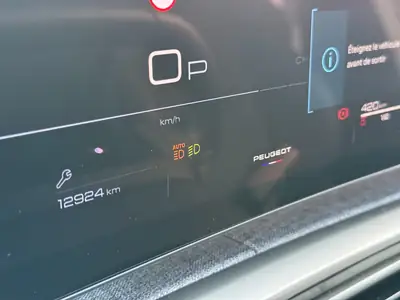 Peugeot 5008 145 Hybrid e-DCS6 GT — SUV 7 places écologique et spacieux — Miniature 11
