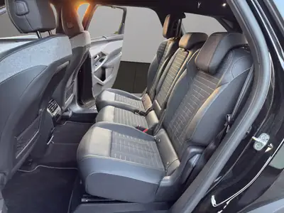 Peugeot 5008 145 Hybrid e-DCS6 GT — SUV 7 places écologique et spacieux — Miniature 13