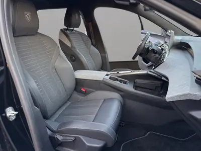 Peugeot 5008 145 Hybrid e-DCS6 GT — SUV 7 places écologique et spacieux — Miniature 17