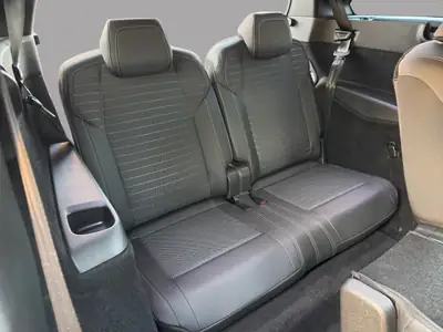 Peugeot 5008 145 Hybrid e-DCS6 GT — SUV 7 places écologique et spacieux — Miniature 19