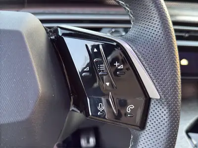 Peugeot 5008 145 Hybrid e-DCS6 GT — SUV 7 places écologique et spacieux — Miniature 29