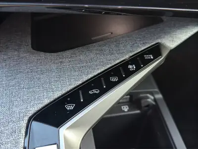 Peugeot 5008 145 Hybrid e-DCS6 GT — SUV 7 places écologique et spacieux — Miniature 31