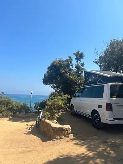 VW T6.1 Ocean Edition Liberty DSG 4Motion — Camping-car premium 204 PS, 4×4 intégral, état impeccable — rear view