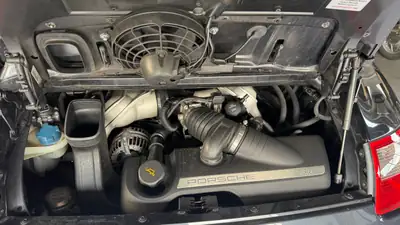 Porsche 911 Carrera 4S 2005 — Coupé sportif légendaire, 355 ch et transmission manuelle — detail