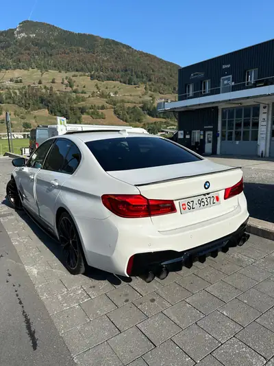 BMW 540i xDrive 2019 — Berline sportive, 82 000 km, transmission intégrale — rear view