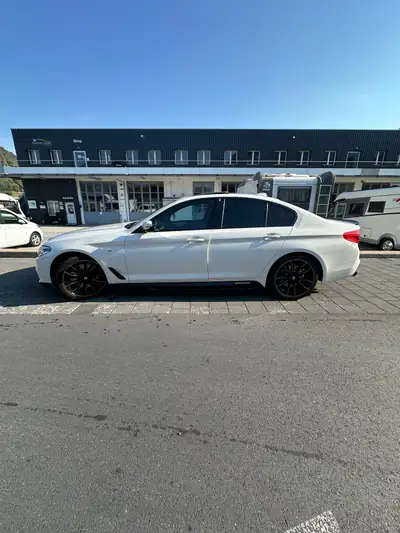 BMW 540i xDrive 2019 — Berline sportive, 82 000 km, transmission intégrale — side view