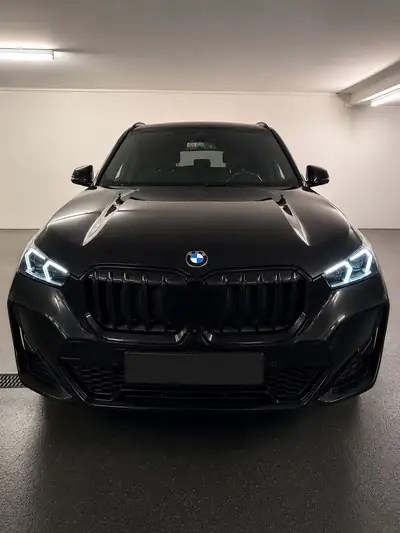 BMW X1 xDrive 23i M Sport — SUV compact hybride, 77'000 km, sans accident — exterior view