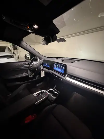 BMW X1 xDrive 23i M Sport — SUV compact hybride, 77'000 km, sans accident — dashboard