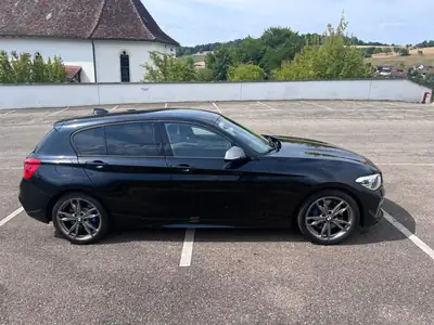 BMW M135i xDrive 2015 — Berline sport haute performance, 326 ch et transmission intégrale — rear view