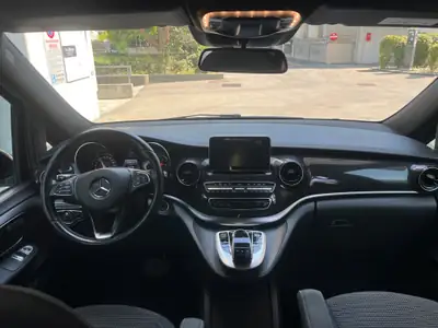 Mercedes-Benz V 250 d kurz — Monospace compact diesel, 6 places, portes coulissantes — dashboard