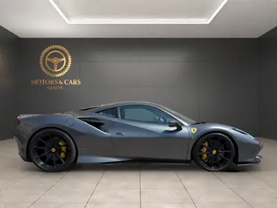 Ferrari F8 Tributo 2020 — Supercar italienne 720 ch, état exceptionnel, faibles kilomètres — tableau de bord