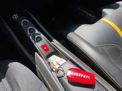 Ferrari F8 Tributo 2020 — Supercar italienne 720 ch, état exceptionnel, faibles kilomètres — Miniature 24