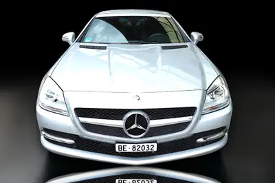 Mercedes-Benz SLK 200 BlueEfficiency — Cabriolet sportif, 34 600 km seulement — rear view
