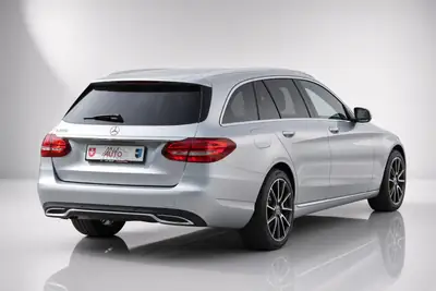 Mercedes-Benz C 200 Avantgarde — Break élégant, entretien complet, prêt à rouler — tableau de bord