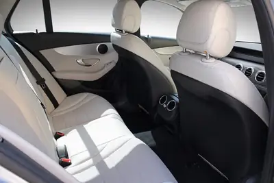 Mercedes-Benz C 200 Avantgarde — Break élégant, entretien complet, prêt à rouler — Miniature 12