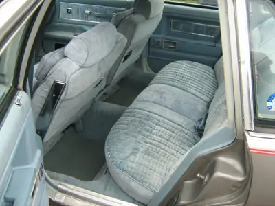 Pontiac Grand LeMans 1979 — Berline américaine classique, moteur fiable et design rétro — dashboard