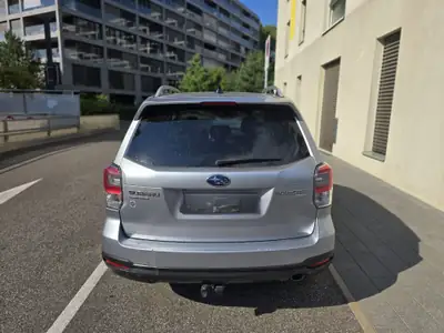 Subaru Forester 2.0 Executive — SUV polyvalent essence, boîte CVT, 82 500 km — side view