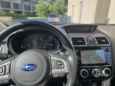 Subaru Forester 2.0 Executive — SUV polyvalent essence, boîte CVT, 82 500 km — dashboard