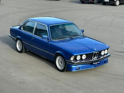 BMW 323i E21 — Coupé sportif des années 1980, 218 ch authentiques — Seitenansicht