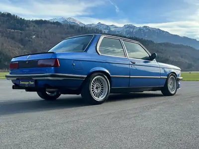 BMW 323i E21 — Coupé sportif des années 1980, 218 ch authentiques — Armaturenbrett