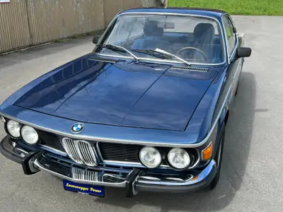 BMW 2800 CS E9 1969 — Chef-d'œuvre coupé bleu, première main, 36'000 km — vista esterna