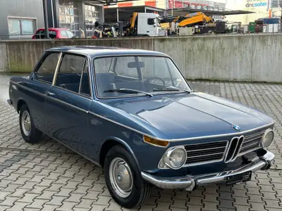BMW 2002 E10 1969 — Coupé sportif vintage bleu, survivor rare et authentique — side view