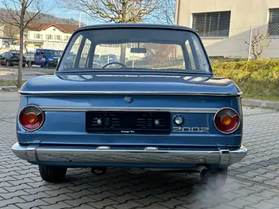 BMW 2002 E10 1969 — Coupé sportif vintage bleu, survivor rare et authentique — rear view