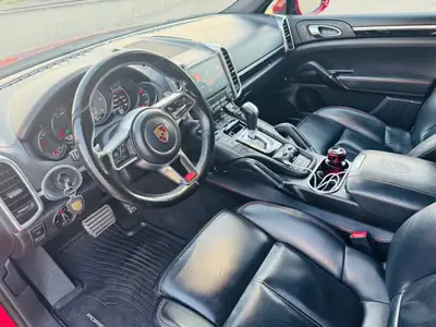 Porsche Cayenne 4.2 V8 TDI S — SUV premium diesel, 385 ch et traction intégrale — Innenraum