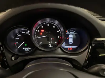 Porsche Macan 2022 — SUV sportif 265 ch, 25 000 km, traction intégrale — Thumbnail 9