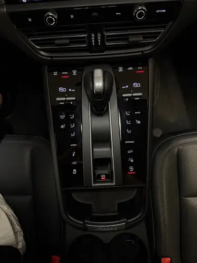 Porsche Macan 2022 — SUV sportif 265 ch, 25 000 km, traction intégrale — Thumbnail 12
