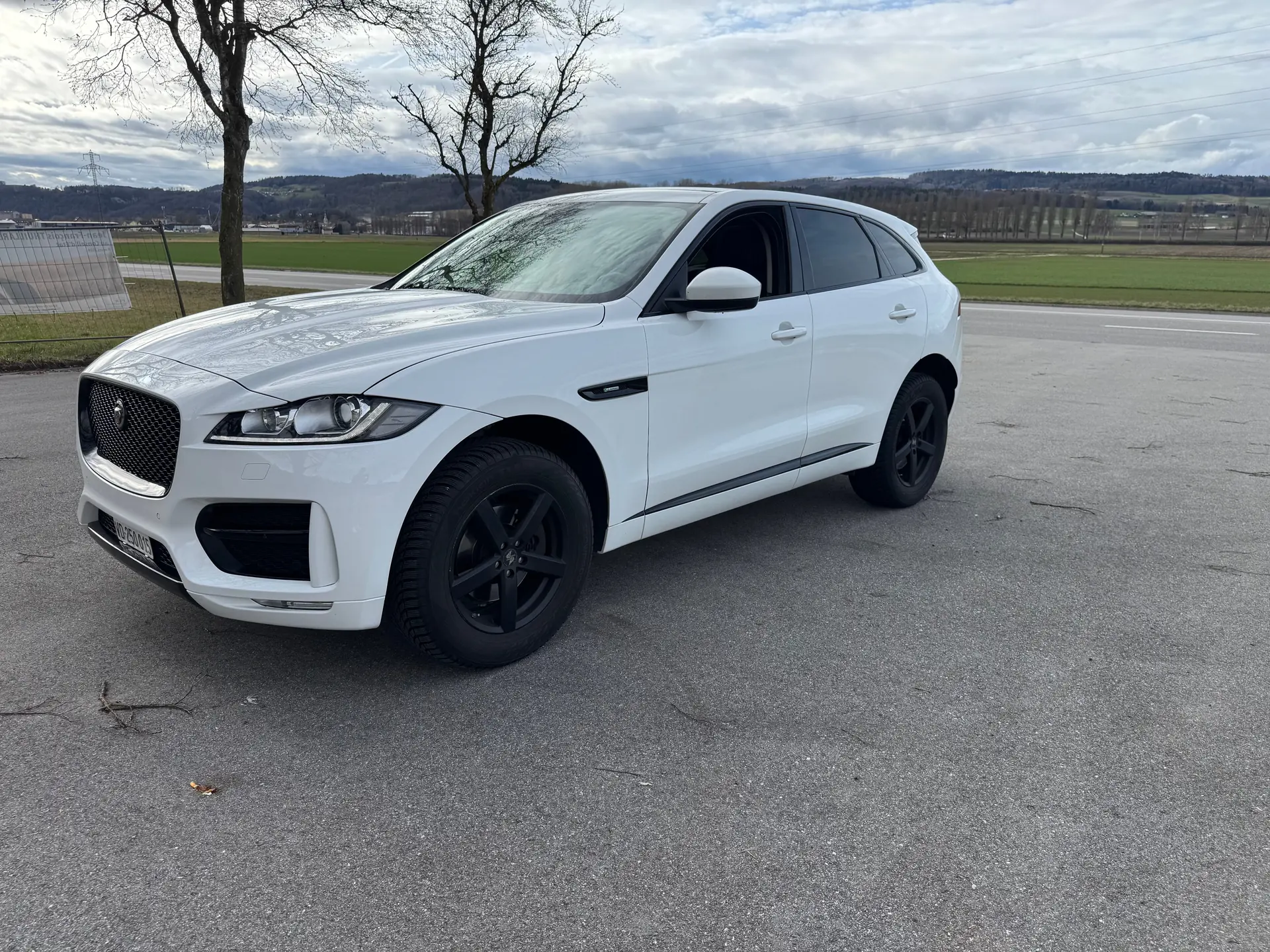 Jaguar F-PACE 2017 — SUV coupé premium diesel, 111'000 km, sans sinistre