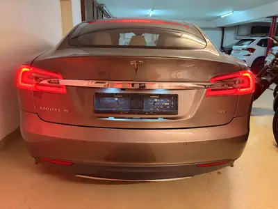 Tesla Model S 90D — Berline électrique performante, 525 ch, Autopilot inclus — interni